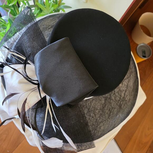 NWT Elite Champagne black and white satin and feather ornate sun hat